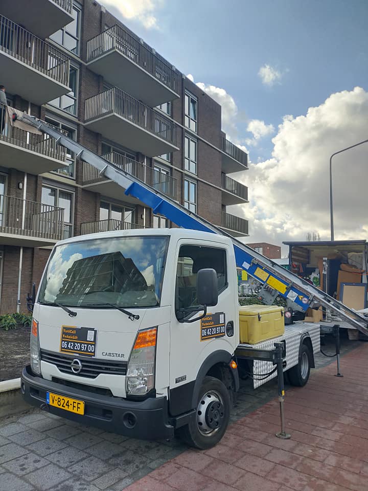 Spoed verhuislift service bij appartementencomplex